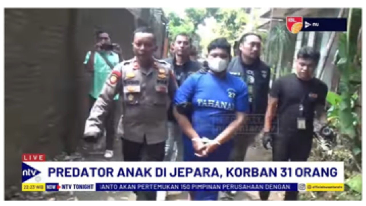S pelaku predator anak di Jepara digiring personel kepolisian