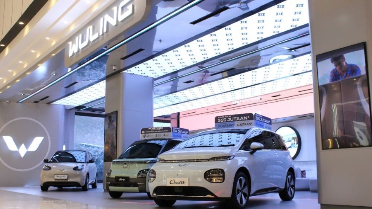 Wuling Motors (Wuling) berkolaborasi dengan PT Sinar Maju Motor (SMM) meresmikan outlet terbaru di AEON Mall Cikarang Pusat. (Foto: Istimewa/Wuling)