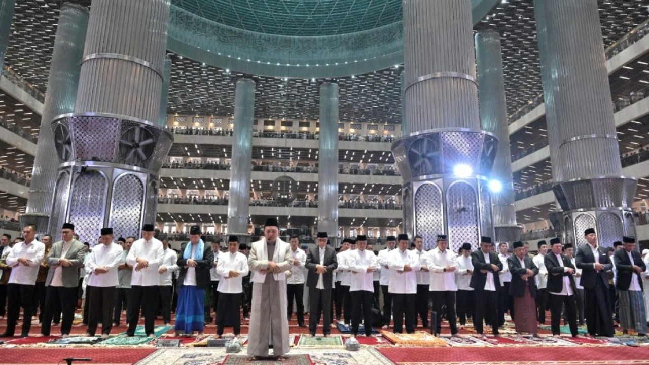 Presiden Prabowo Subianto menunaikan salat iduladha 1446 Hijriah di Masjid Istiqlal, Jakarta, pada Jumat, 6 Juni 2025. (Foto: BPMI Setpres/Kris)