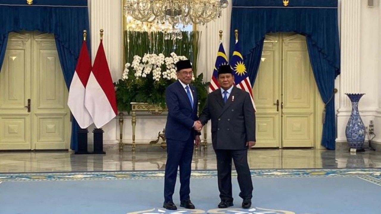 PM Malaysia Anwar Ibrahim bersama Presiden Prabowo Subianto/ist