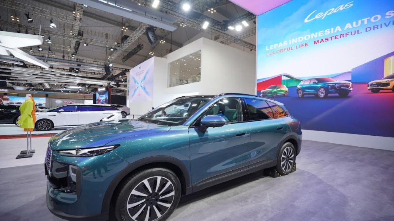 LEPAS memperkenalkan tiga model kendaraan andalannya, yakni LEPAS L8, L6, dan L4 di GIIAS 2025. (Foto: Istimewa)