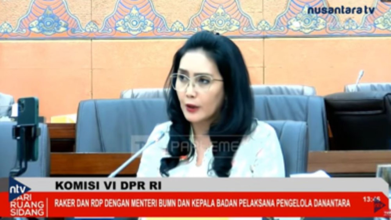 Rieke Diah Pitaloka saat Raker dan RDP Komisi VI DPR RI dengan Menteri BUMN dan Kepala Badan Pelaksana Pengelola Danantara