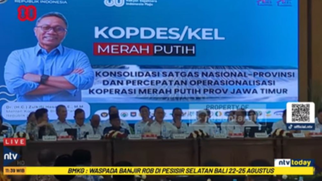 Menteri Koordinator Bidang Pangan Zulkifli Hasan dalam rapat konsolidasi satgas nasional di Jawa Timur