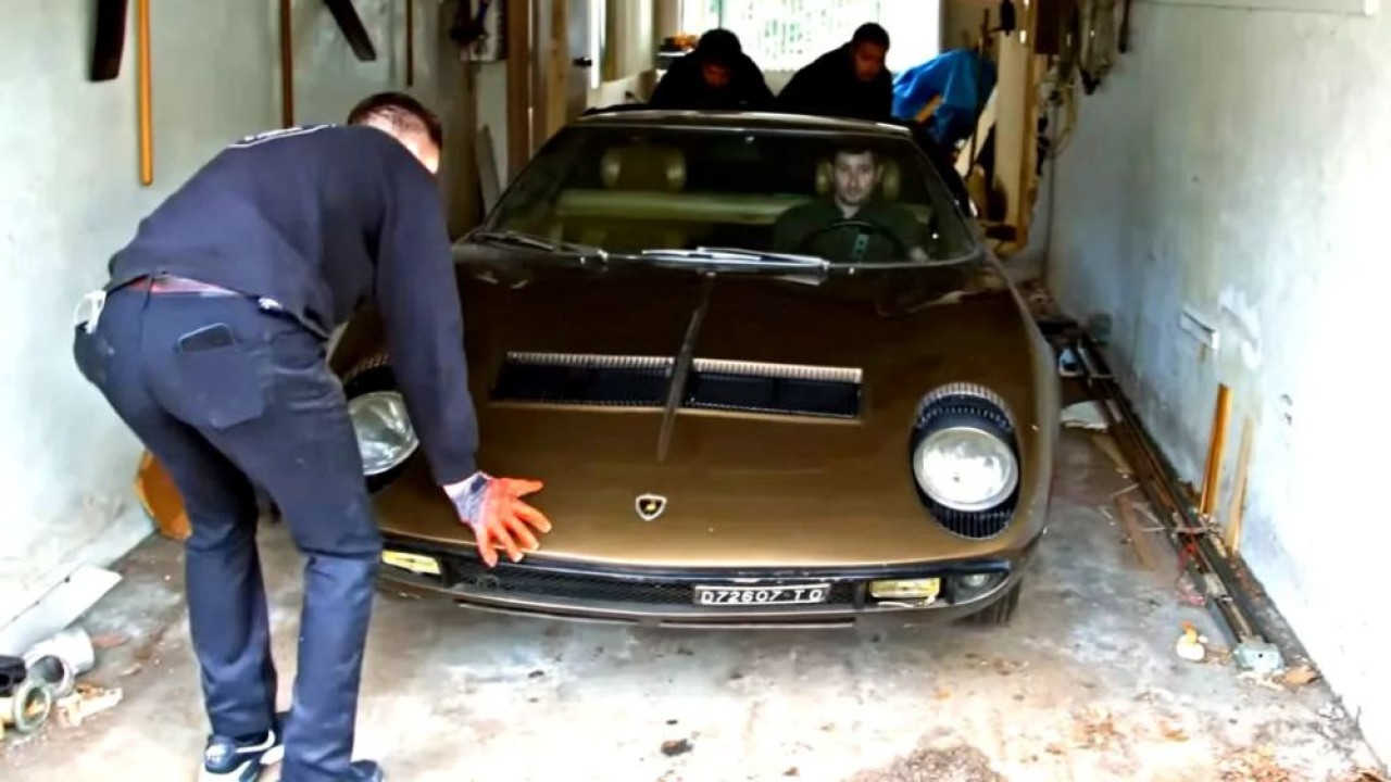 Lamborghini Miura S langka menghabiskan 40 tahun tersembunyi di sebuah apartemen di New York, Amerika Serikat. (Foto: Istimewa via Carscoops)