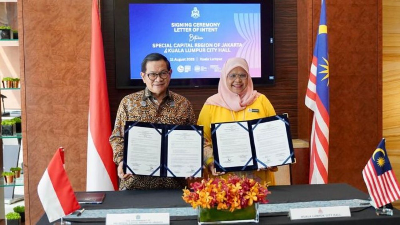 Gubernur Jakarta Pramono Anung bersama Wali Kota Kuala Lumpur, Dato’ Seri Maimunah