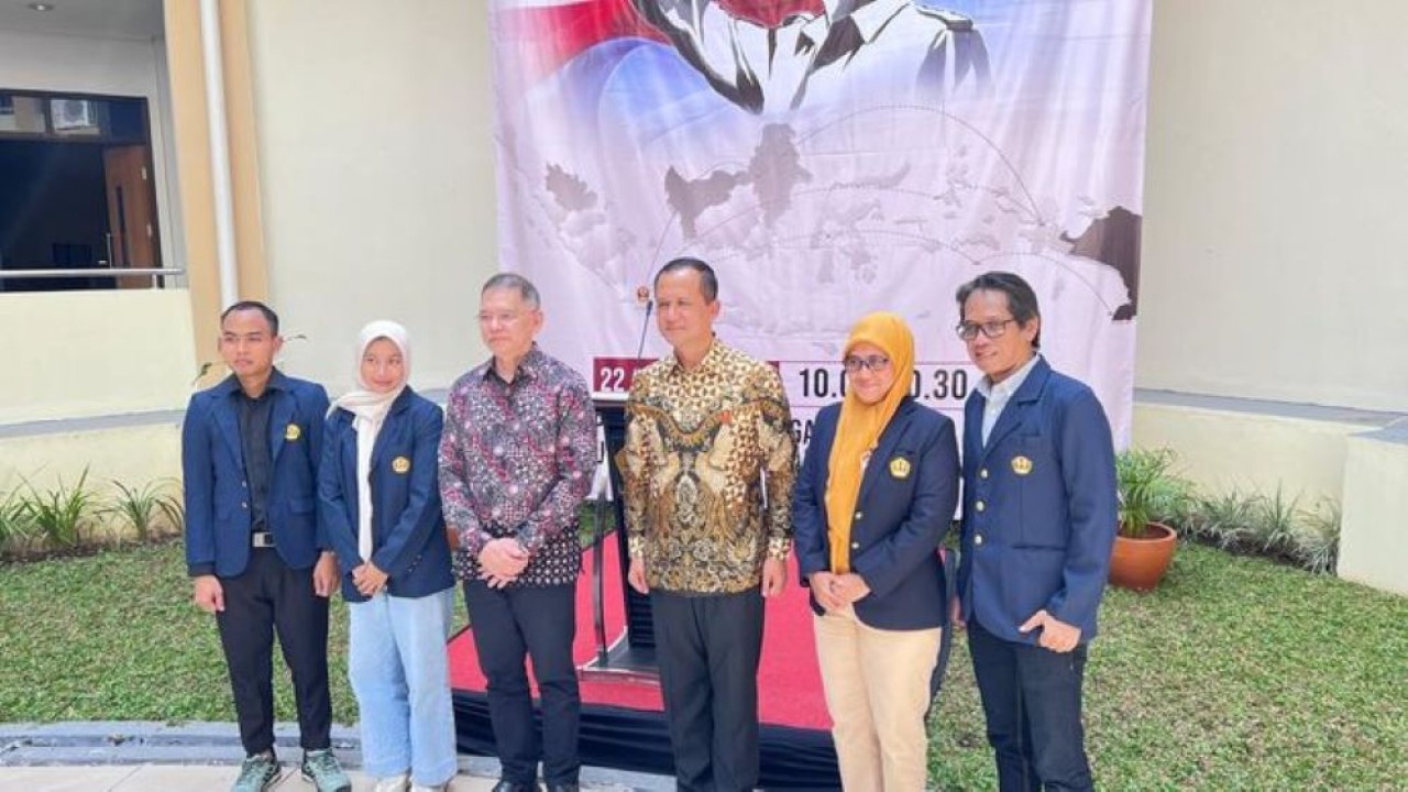 Pelepasan Tim Ekspedisi Patriot Universitas Padjadjaran oleh Menteri Transmigrasi Iftitah Sulaiman. (NTVNews.id)