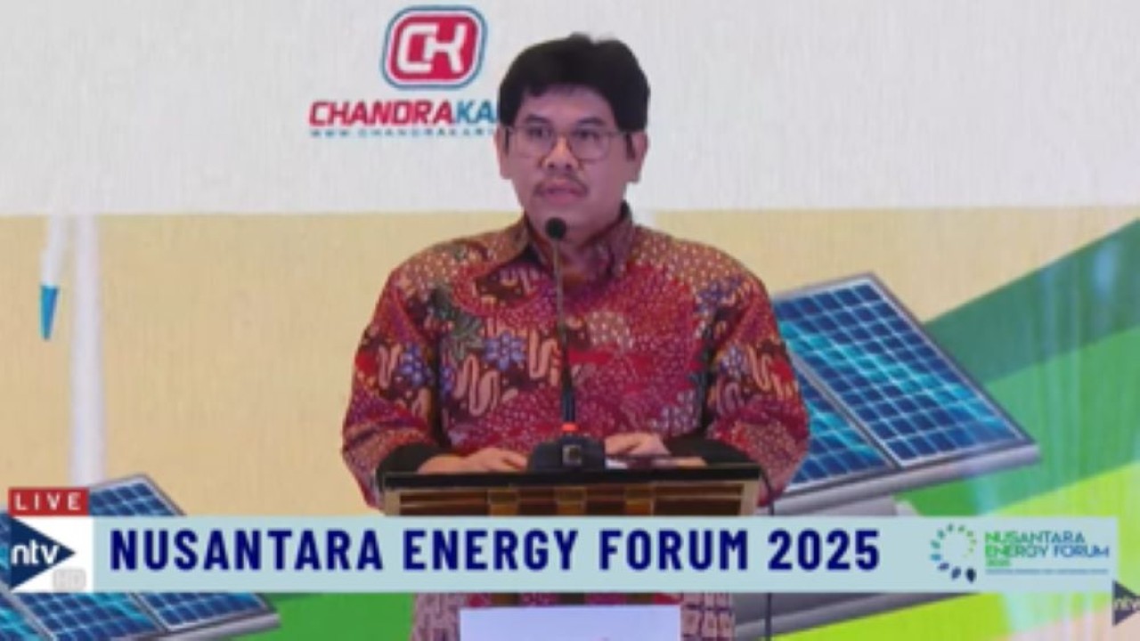 Ketua Alumni Universitas Sumatera Utara, Dr Patar Situmorang, M.Si memberikan sambutan pada pembukaan Nusantara Energy Forum 2025 yang diselenggarakan Nusantara TV