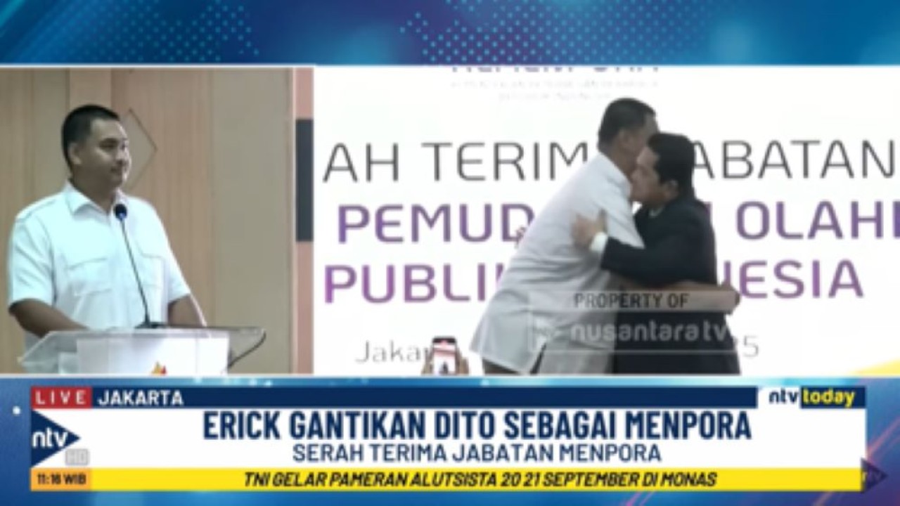 Dito Ariotedjo melakukan serah terima jabatan kepada Menpora baru, Erick Thohir