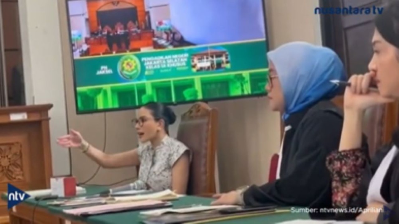 Nikita Mirzani adu mulut dengan Jaksa Penuntut Umum di ruang sidang