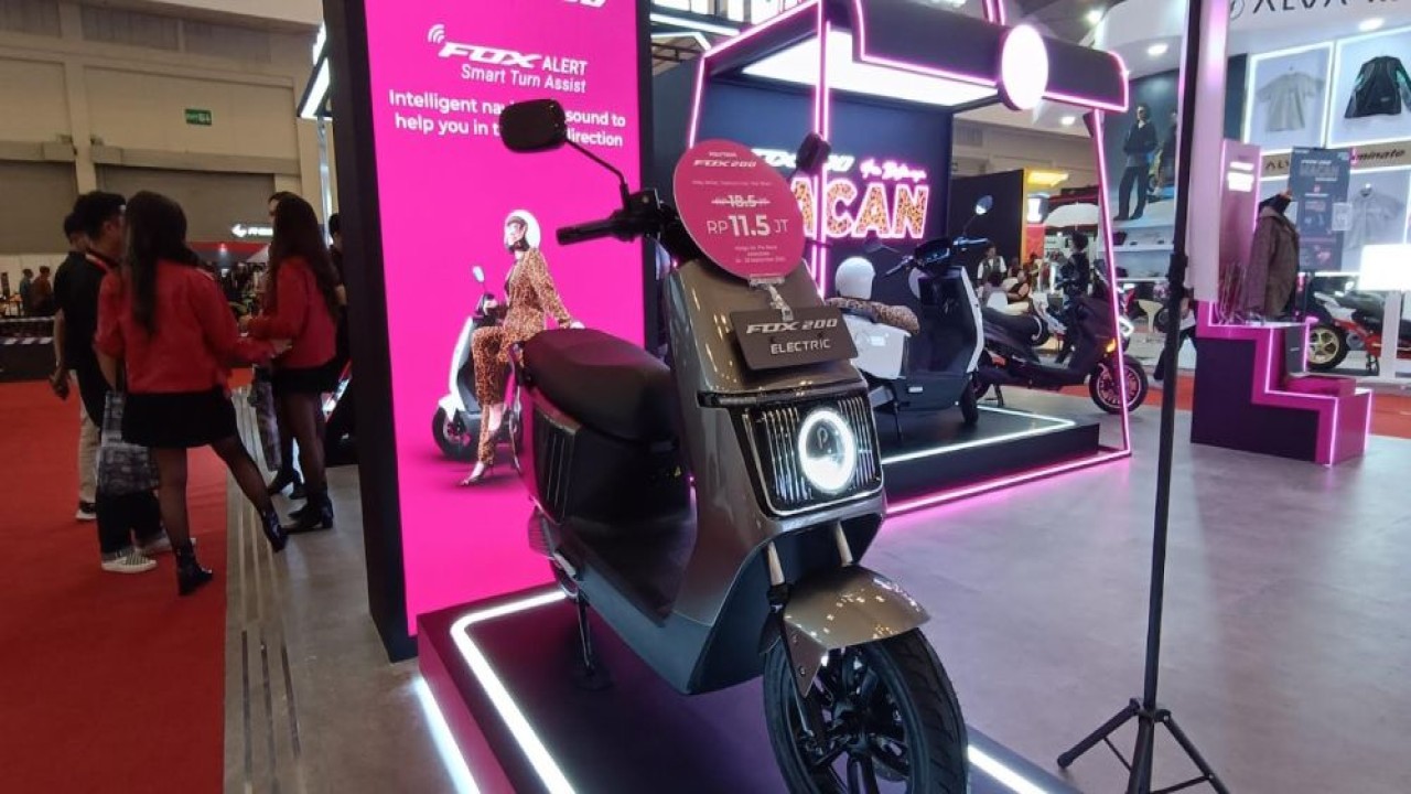 Polytron Fox 200 Tampil Perdana di IMOS 2025, Motor Listrik Stylish ...