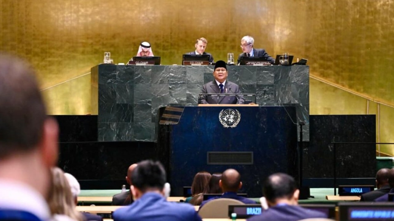 Presiden Prabowo Subianto menyampaikan pidato pada Konferensi Internasional Tingkat Tinggi untuk Penyelesaian Damai atas Masalah Palestina dan Implementasi Solusi Dua Negara di Gedung Majelis Umum Perserikatan Bangsa-Bangsa (PBB), New York, Amerika Serikat, pada Senin, 22 September 2025. (Foto: BPMI Setpres/Laily Rachev)
