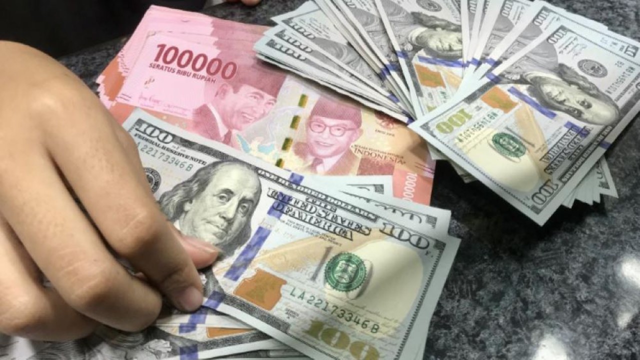 Mata uang Rupiah dan Dolar AS/ist