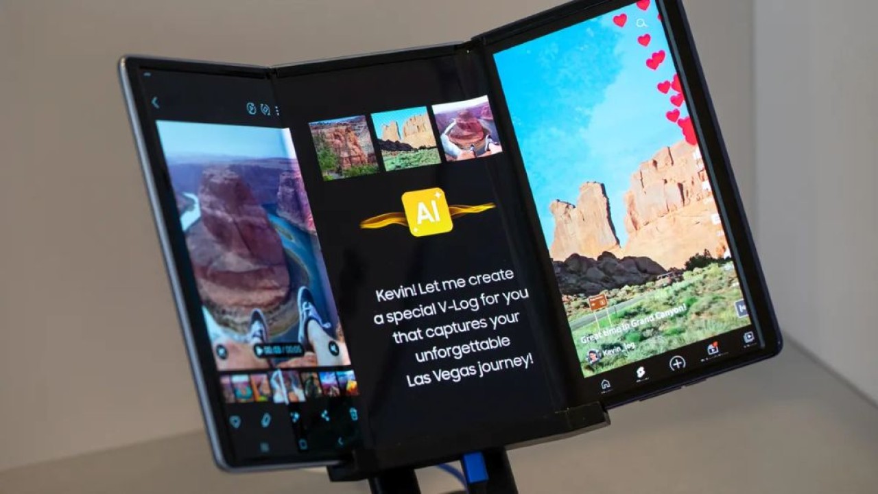 Konsep ponsel lipat tiga Samsung. (Foto: CNET via Phone Arena)