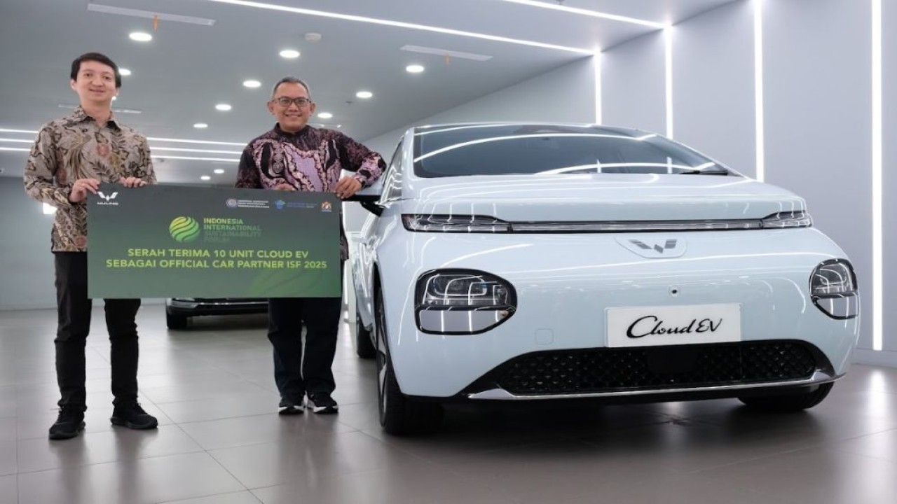 Wuling Cloud EV menjadi bagian dari perhelatan Indonesia International Sustainability Forum 2025. (Foto: Istimewa)