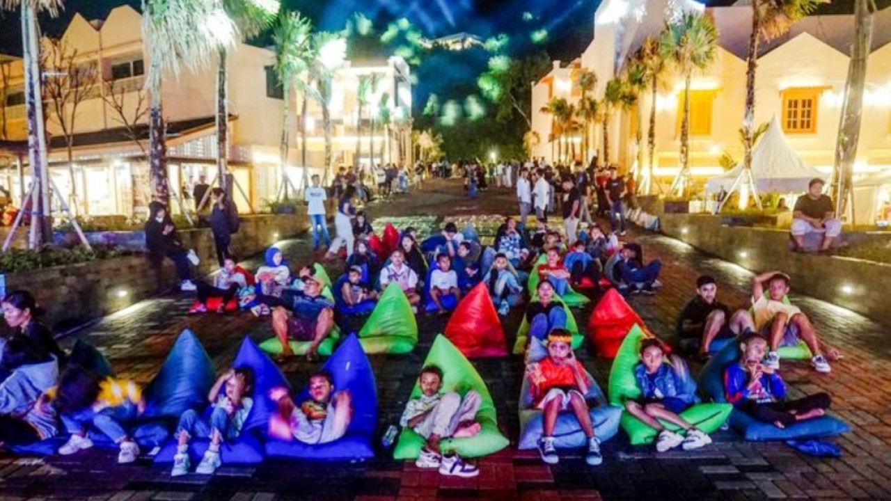 Kolaborasi Kementerian Ekraf Hadirkan Bioskop Alternatif di Labuan Bajo