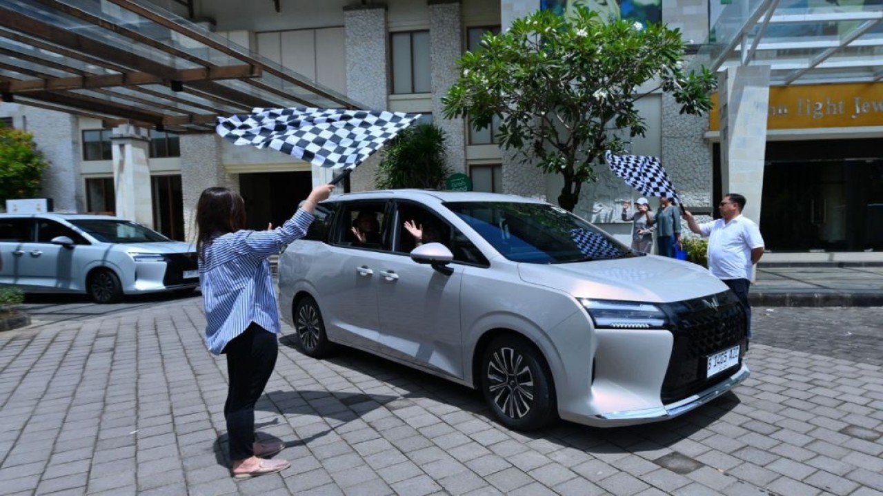 Peserta media drive diajak menempuh perjalanan panjang dari Bali menuju Jakarta untuk merasakan langsung kenyamanan, efisiensi, serta performa dari Wuling Darion PHEV, MPV pertama di Indonesia. (Foto: Istimewa)