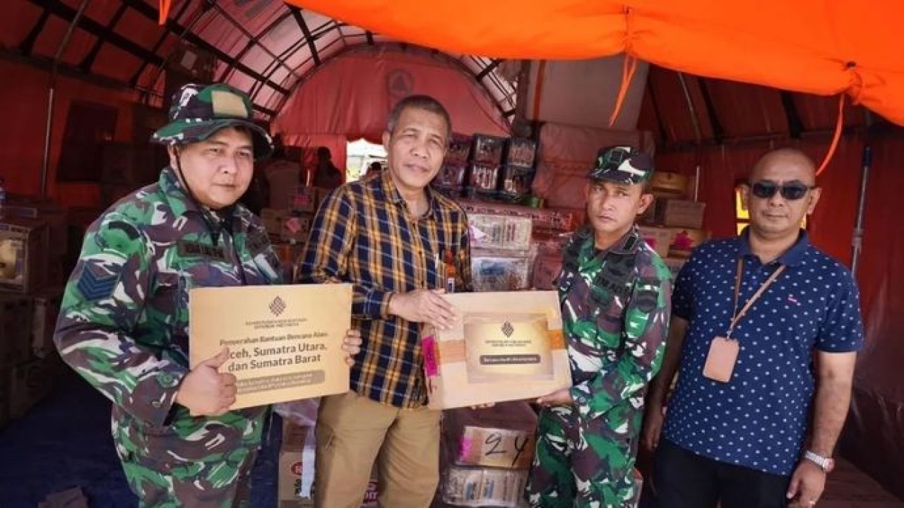 Kementerian Kebudayaan Republik Indonesia menyalurkan bantuan tanggap darurat bagi para korban terdampak bencana banjir dan longsor yang melanda sejumlah wilayah Tapanuli Utara, Sumatra Utara. ANTARA/-HO-Kementerian Kebudayaan (Antara)