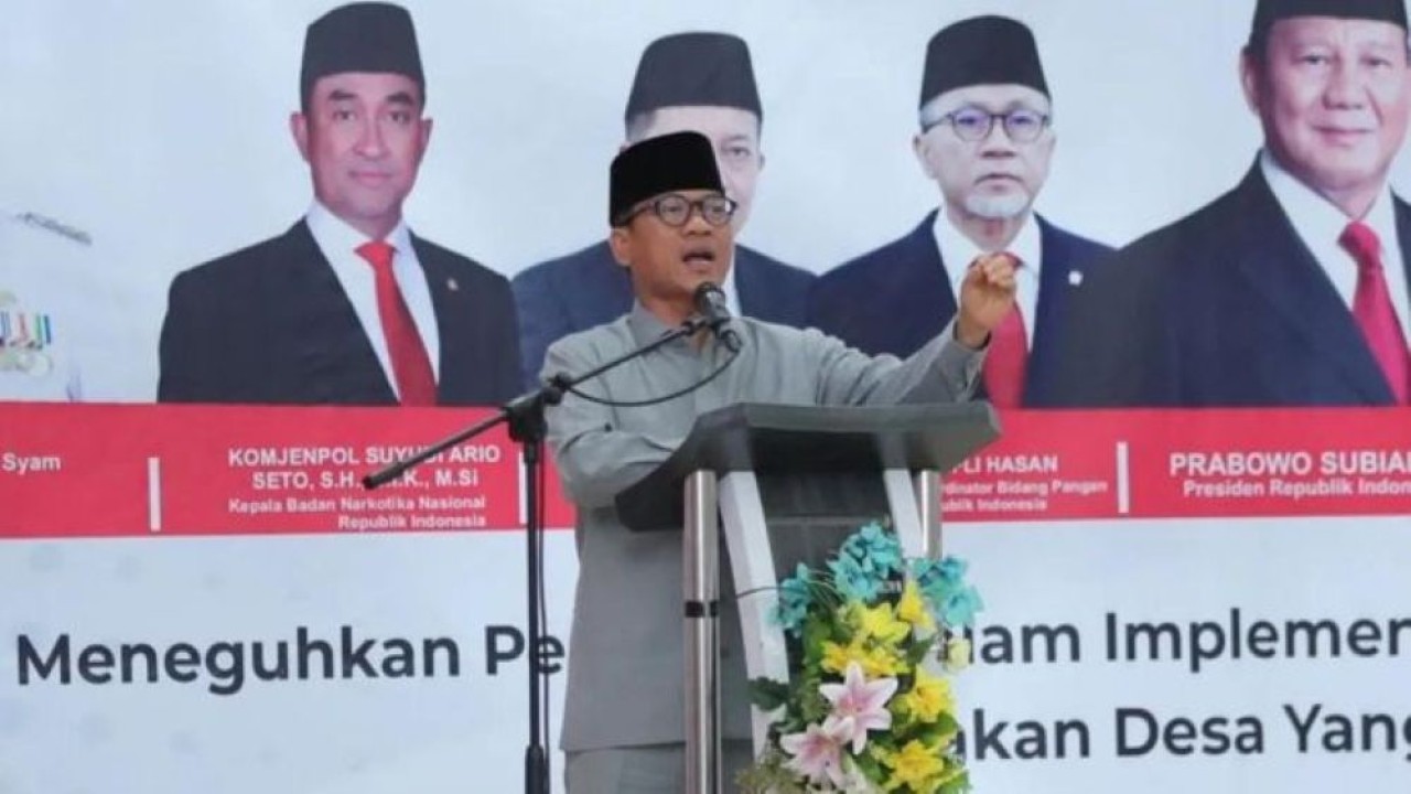 Menteri Desa dan Pembangunan Daerah Tertinggal (Mendes PDT) Yandri Susanto menghadiri kegiatan Saba Desa yang digelar APDESI Merah Putih sekaligus pendeklarasian Desa Bersih Narkoba (Bersinar) Provinsi Sulawesi Selatan di Gedung Serbaguna Pemkab Maros, Sulawesi Selatan, Selasa 2 Desember 2025. (Foto: ANTARA/HO-Humas Kemendes PDT)