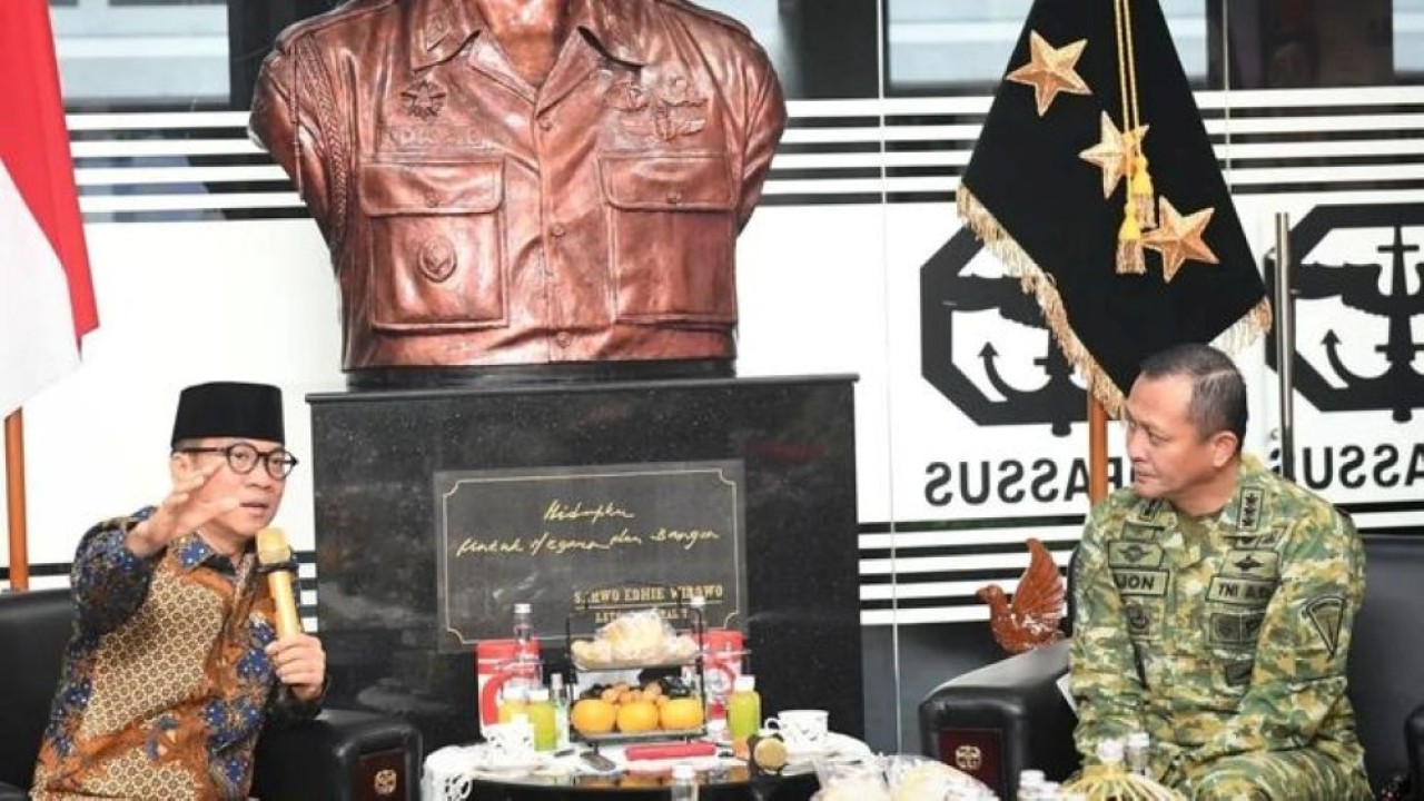 Mendes PDT Yandri Susanto beraudiensi dengan Panglima Kopassus Letnan Jenderal TNI Djon Afriandi, di Markas TNI AD Kopassus, Jakarta, Selasa, 23 Desember 2025. (Foto: ANTARA/HO-Humas Kemendes PDT)