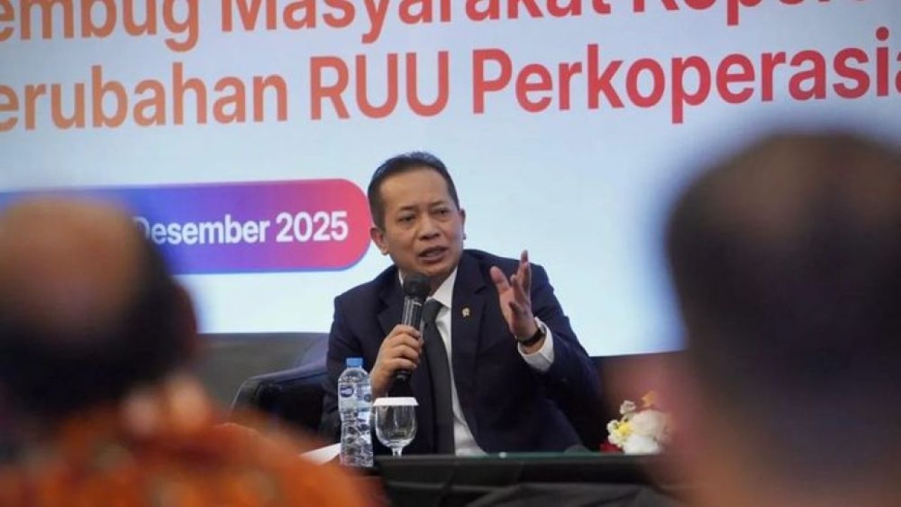 Menteri Koperasi Ferry Juliantono berbicara dalam Symposium II Koperasi Indonesia di Jakarta, Rabu 17 Desember 2025. (Foto: ANTARA/HO-Kemenkop)