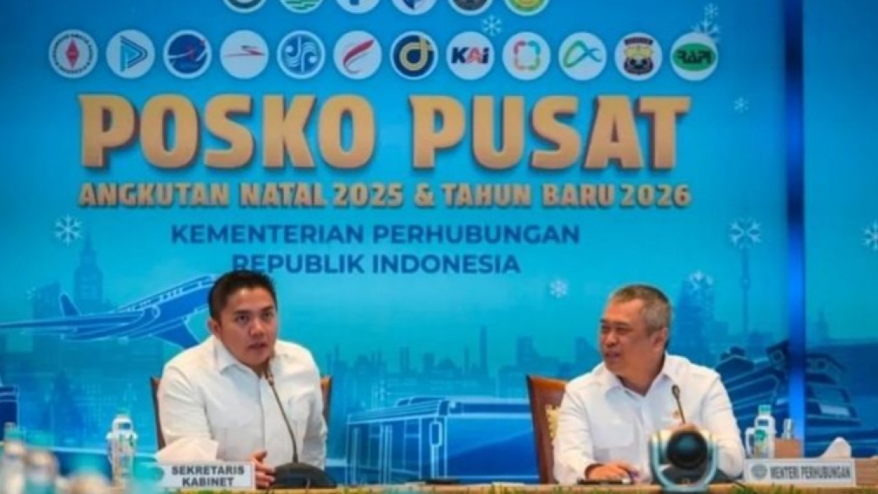 Sekretaris Kabinet (Seskab) Teddy Indra Wijaya dan Menteri Perhubungan Dudy Purwagandhi. (Antara)