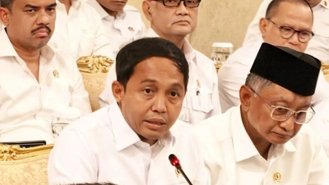 Menteri Kehutanan (Menhut) Raja Juli Antoni dalam Sidang Kabinet Paripurna di Istana Negara, Jakarta, Senin, 15 Januari 2025. ANTARA/Fathur Rochman/am. (Antara)