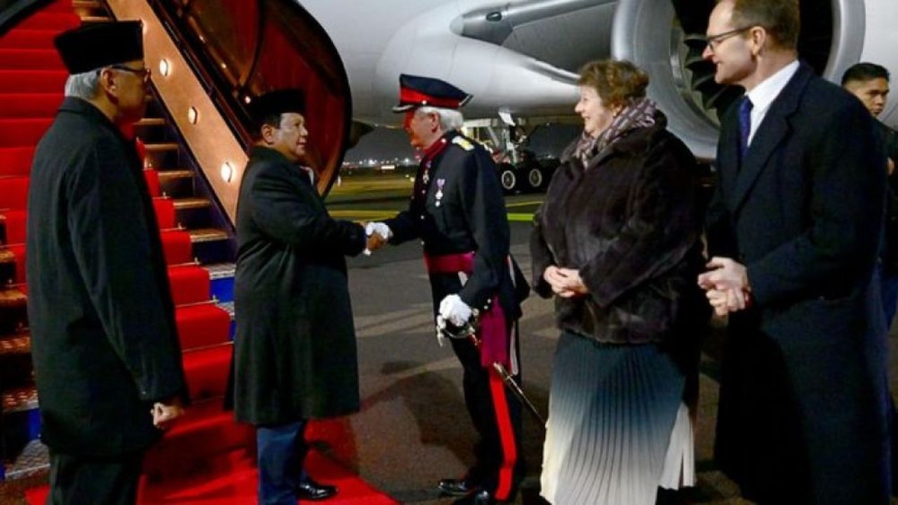 Prabowo Subianto tiba di London Inggris (Setpres)