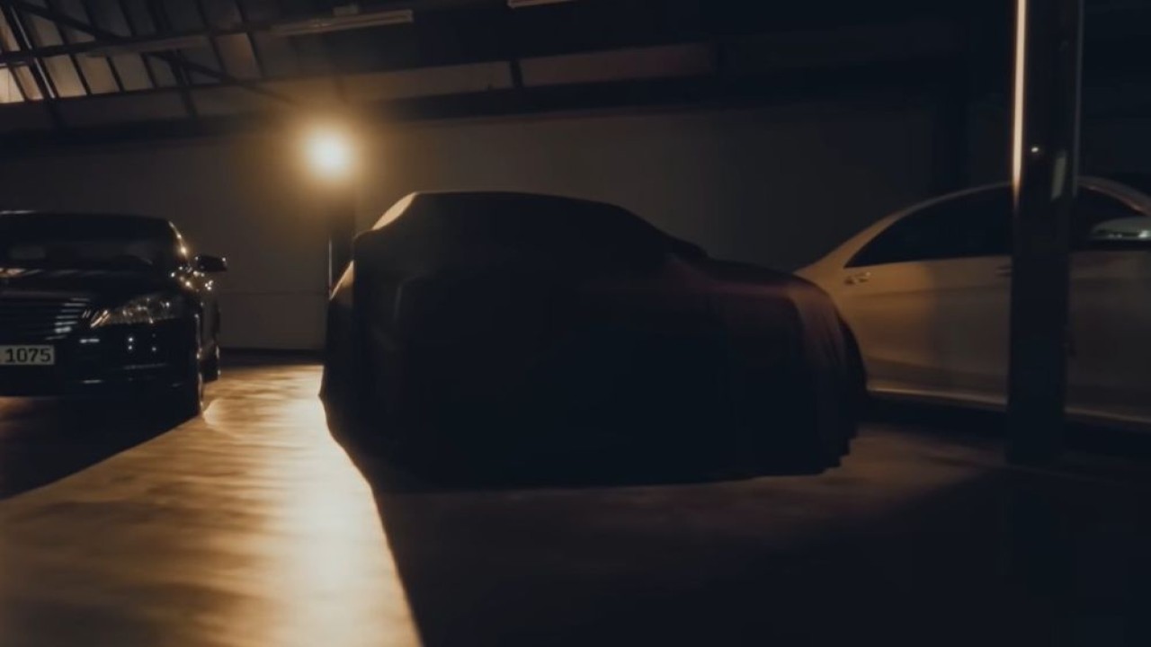 CEO Mercedes-Benz, Ola Källenius, memberikan bocoran eksklusif mengenai S-Class generasi terbaru melalui sebuah video singkat. (Foto: Tangkapan layar YouTube Mercedes-Benz)