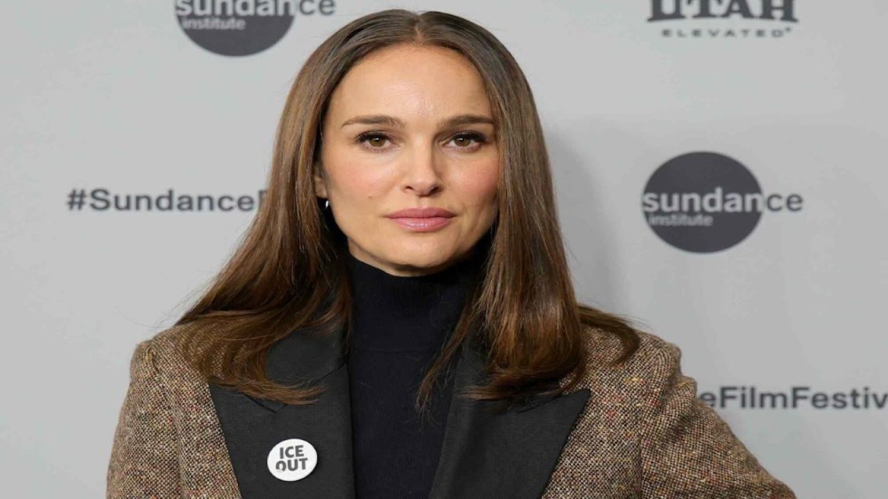 Natalie Portman menghadiri Sundance Film Festival 2026 sambil menyuarakan kritik terhadap minimnya sutradara perempuan di Oscar.
