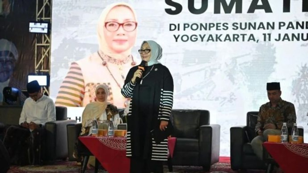 Menteri Pemberdayaan Perempuan dan Perlindungan Anak Arifah Fauzi menghadiri kegiatan doa bersama untuk korban bencana alam Sumatra di Pondok Pesantren Sunan Pandanaran, Sleman, Yogyakarta. ANTARA/HO-KemenPPPA (Antara)