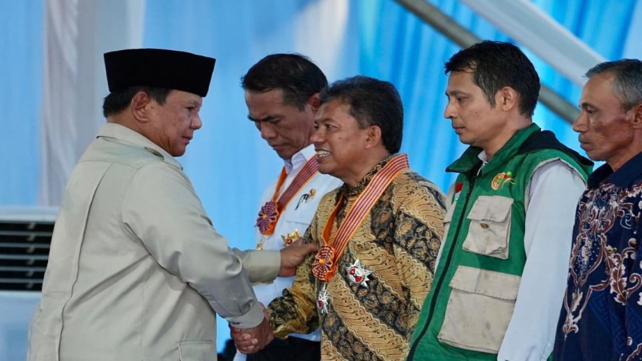 Petani di Cianjur meraih Satyalancana Wira Karya dari Presiden Prabowo Subianto. (Foto: Istimewa)