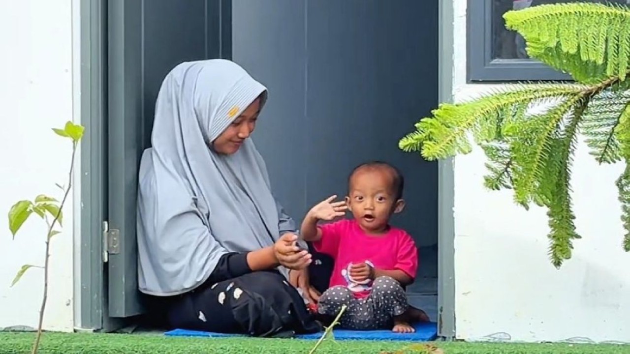 Warga yang selama ini tinggal di tenda darurat mulai menghuni rumah sementara yang dibangun Pemerintah melalui BUMN. (Foto: Istimewa)