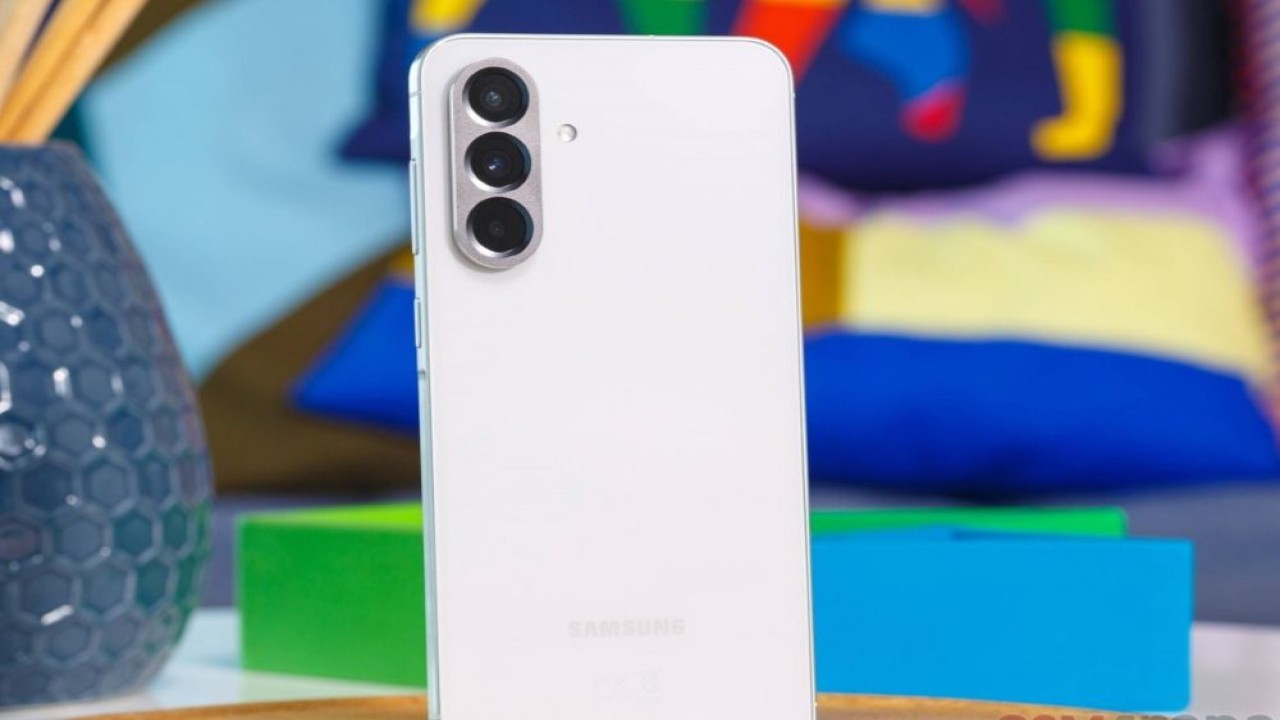 Samsung Galaxy A57 terdaftar di TENAA. (Foto: Istimewa via GSM Arena)