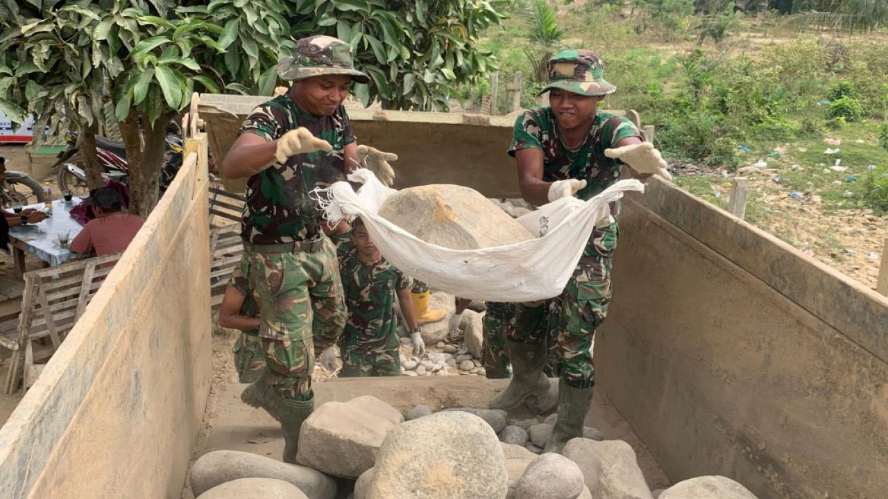 TNI tengah berupaya menyelesaikan perbaikan puluhan jembatan di sejumlah daerah di Sumatra Utara. (Foto: Dok/Istimewa)