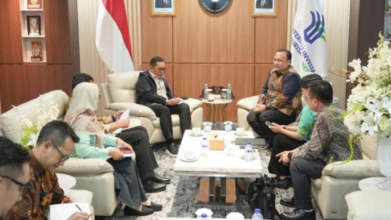 Wakil Menteri Investasi dan Hilirisasi/Wakil Kepala BKPM, Todotua Pasaribu menerima audiensi manajemen Microsoft Indonesia untuk membahas peluang kolaborasi strategis di bidang teknologi dan pengembangan ekosistem digital nasional. (Foto: Istimewa)