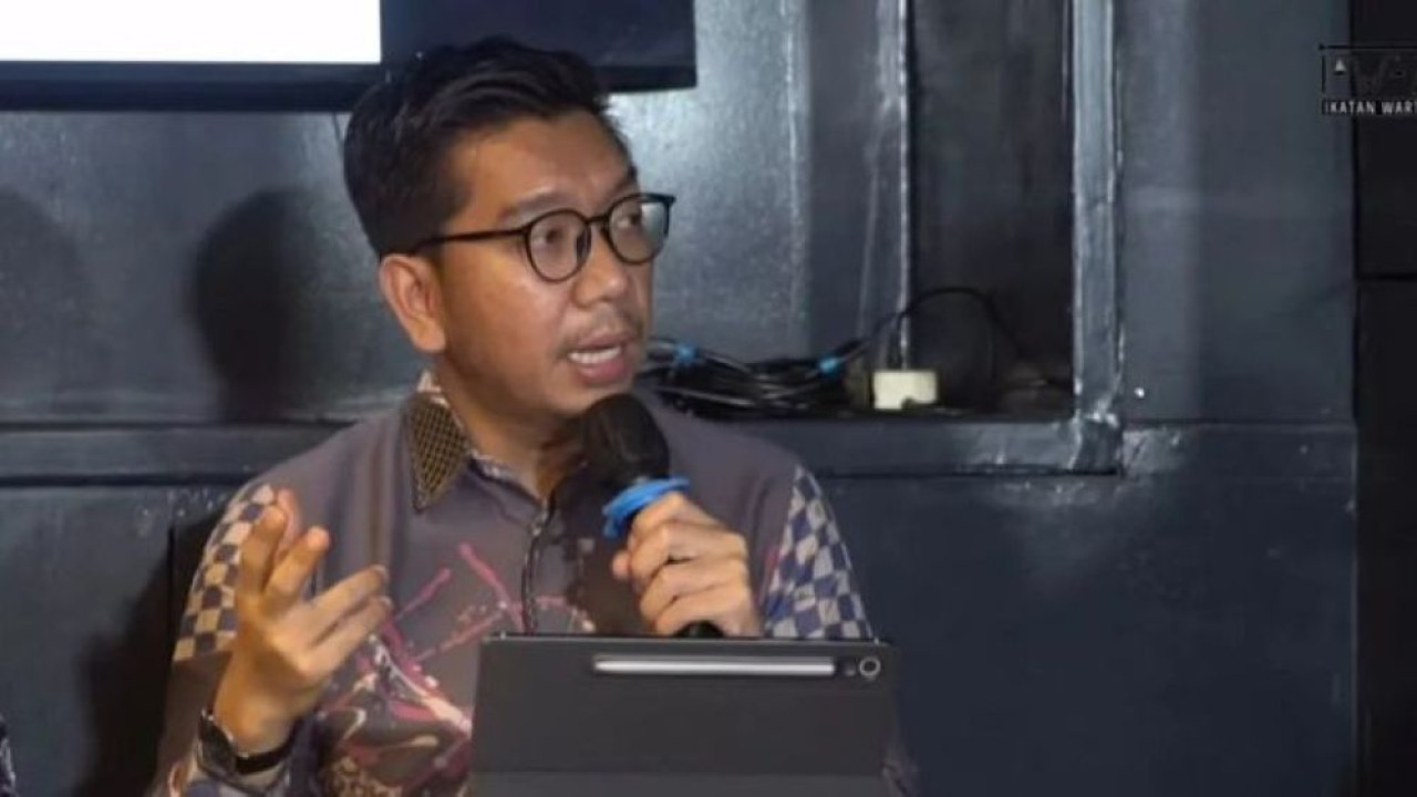 Tenaga Ahli Utama Badan Komunikasi Pemerintah Republik Indonesia (Bakom RI) Kurnia Ramadhana dalam diskusi publik bertajuk Menakar Batasan Hukum antara Keputusan Bisnis dan Tindak Pidana Korupsi, di Jakarta. (Foto: Antara)