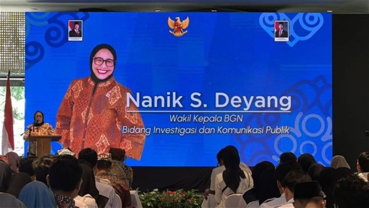 Wakil Kepala Badan Gizi Nasional (BGN) bidang Komunikasi Publik dan Investigasi, Nanik Sudaryati Deyang dalam acara Koordinasi dan Evaluasi bersama Forkompimda, Kasatpel, Yayasan, Mitra, Korwil, dan seluruh Kepala SPPG se Kabupaten Banyuwangi di Kota.