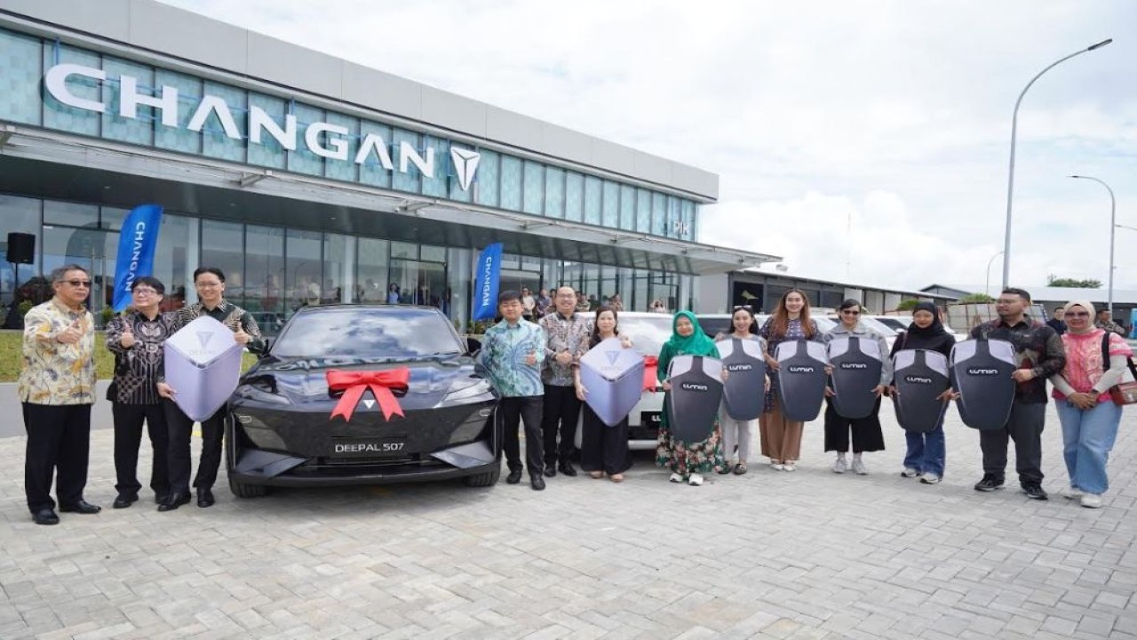 Changan Indonesia resmi membuka tiga dealer baru secara serentak di wilayah Jakarta dan Tangerang. (Foto: Dok/Istimewa/Changan Indonesia)