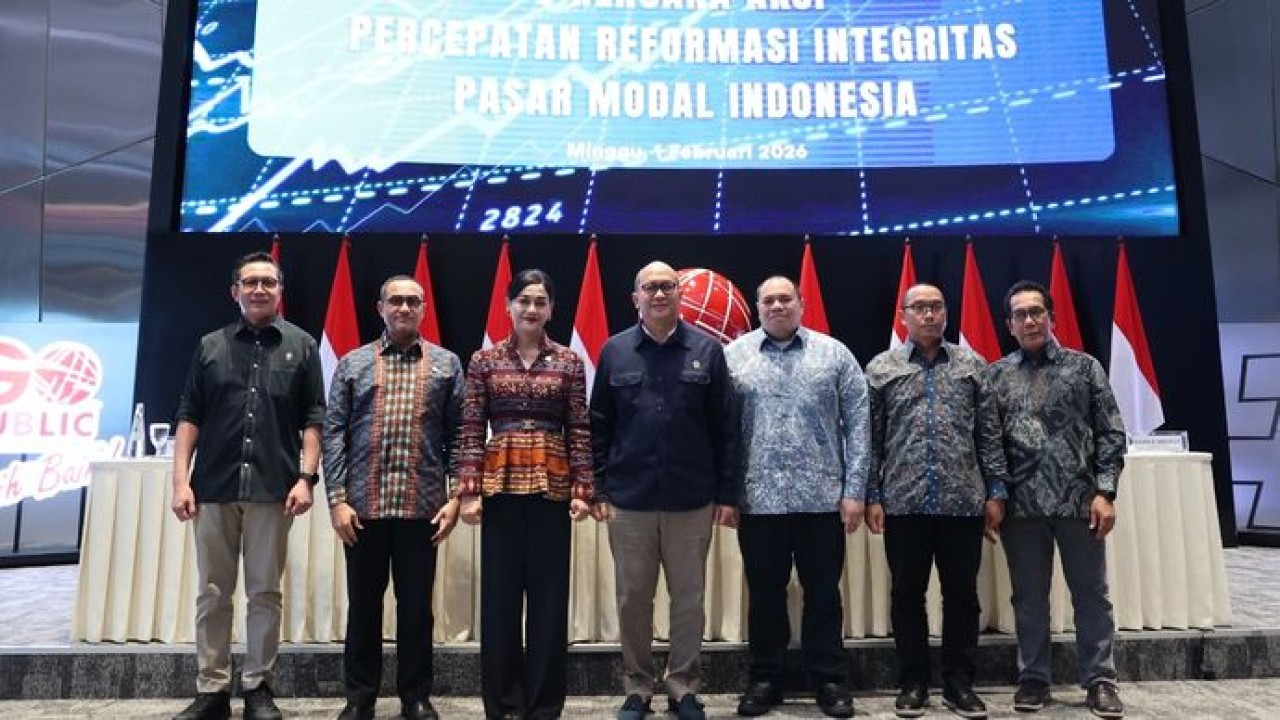 Jajaran pimpinan OJK, BEI, dan Danantara dalam konferensi pers di Gedung Bursa Efek Indonesia/Ist