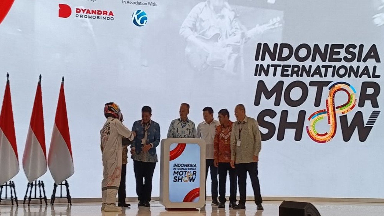 Pembukaan IIMS 2026 dilakukan langsung Menteri Perindustrian (Menperin) Agus Gumiwang Kartasasmita, di JIExpo Kemayoran, Jakarta, Kamis (5/2/2026). (Foto: Adiantoro/NTV)