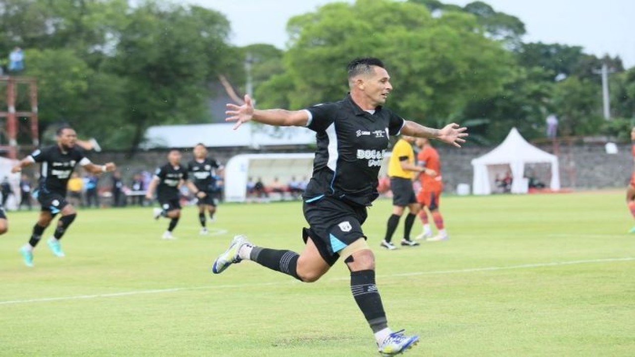 Pemain RANS Nusantara, Silvio Escobar Benitez. (i.League)