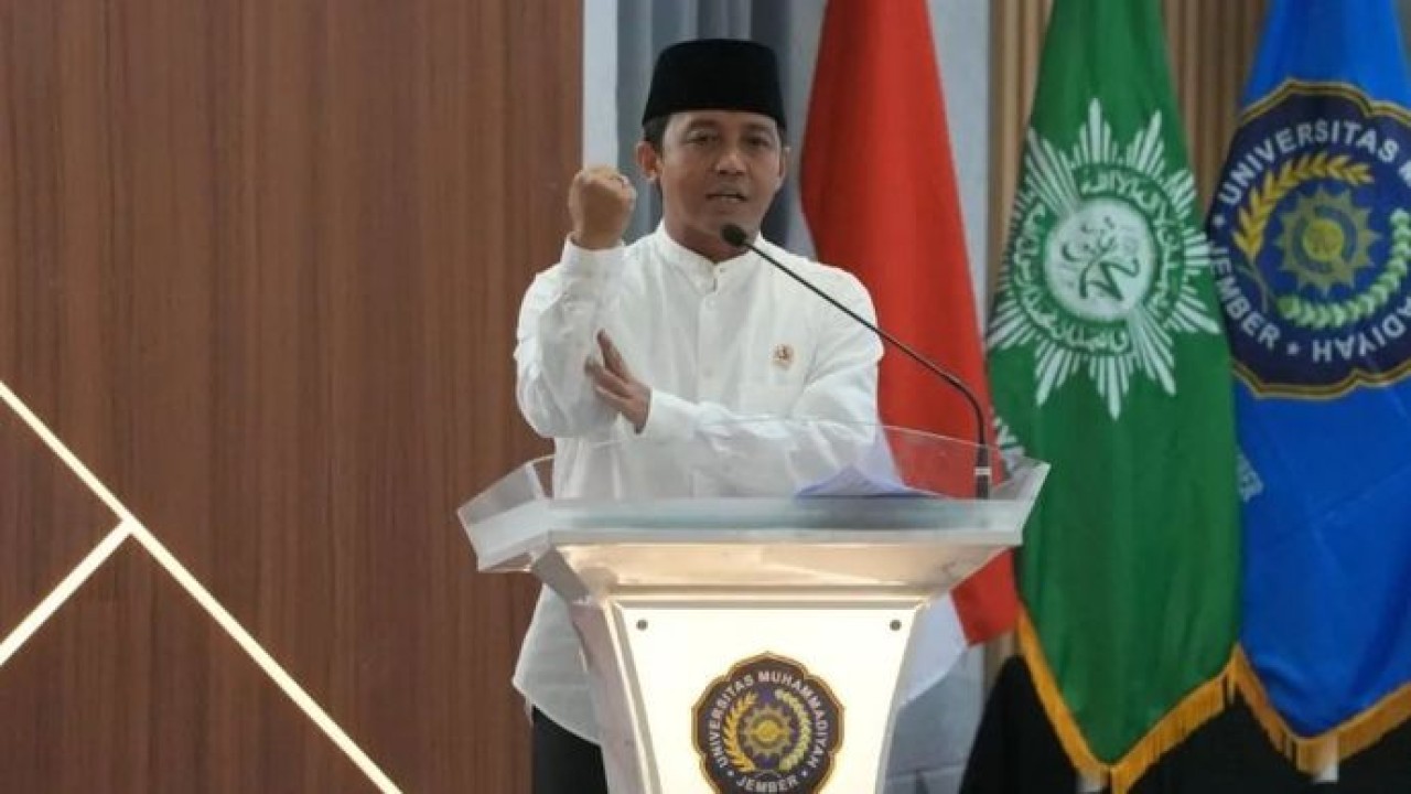 Menhut Raja Juli Antoni memberikan sambutan dalam Kajian Ramadhan 1447 Hijriah Pimpinan Wilayah Muhammadiyah Jatim di Unmuh Jember, Sabtu, 21 Februari 2026. ANTARA/HO-Unmuh Jember (Antara)