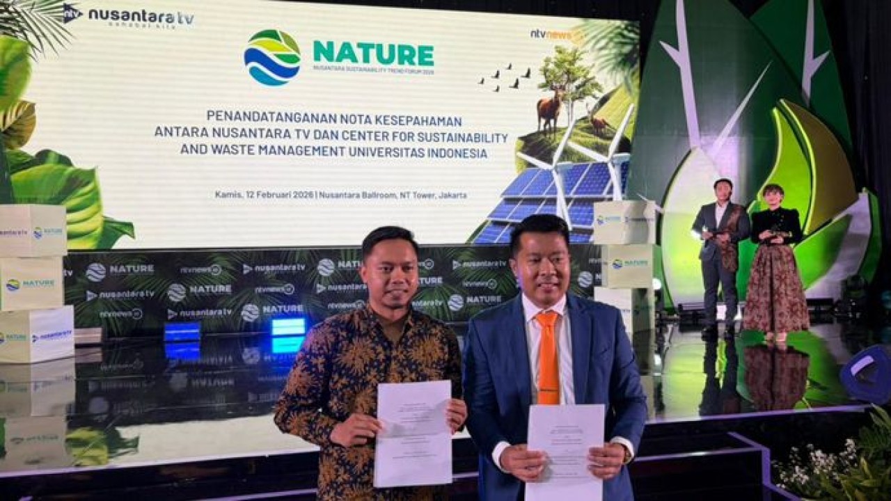 Direktur Utama Nusantara TV Randy Monthonaro dan Head of Compliance and Sustainability Support Center for Sustainability and Waste Management (CSWM) Universitas Indonesia, Rohib. (Ntvnews/Dedi)