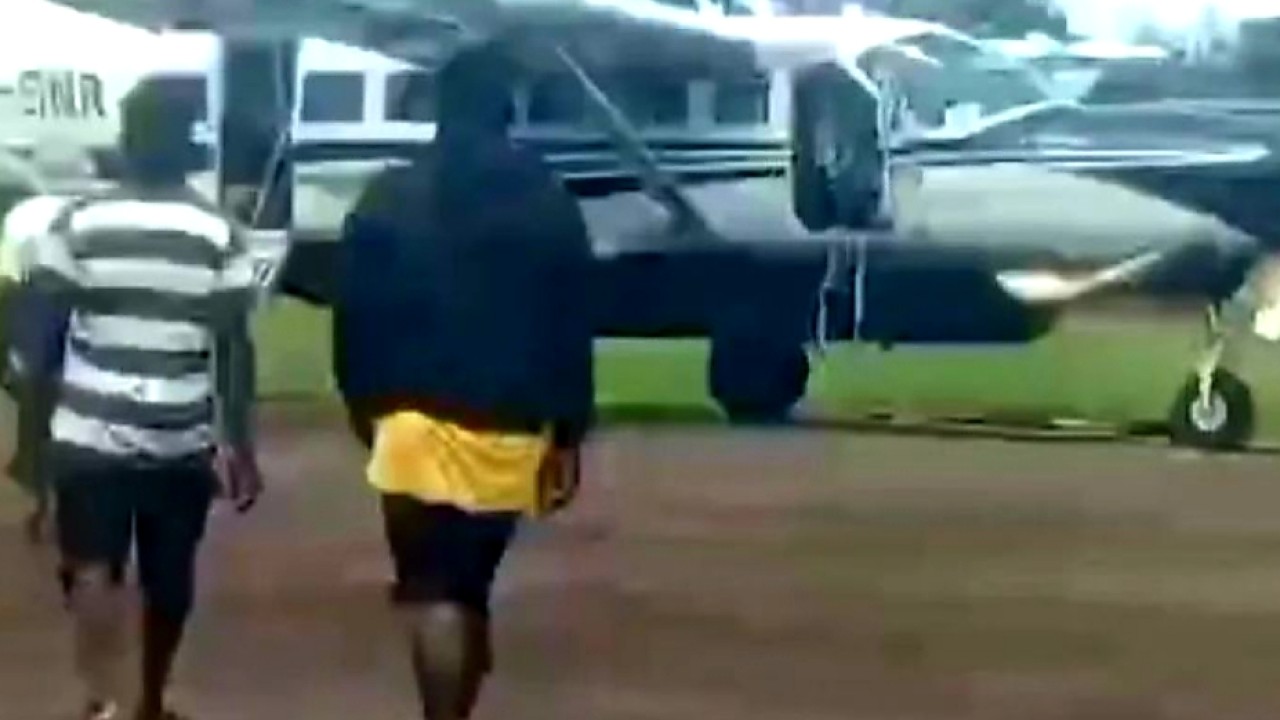 Pesawat Smart Air yang diserang KKB hingga menewaskan pilot dan kopilot di Lapangan Terbang Korowai, Kabupaten Boven Digoel. (Antara)