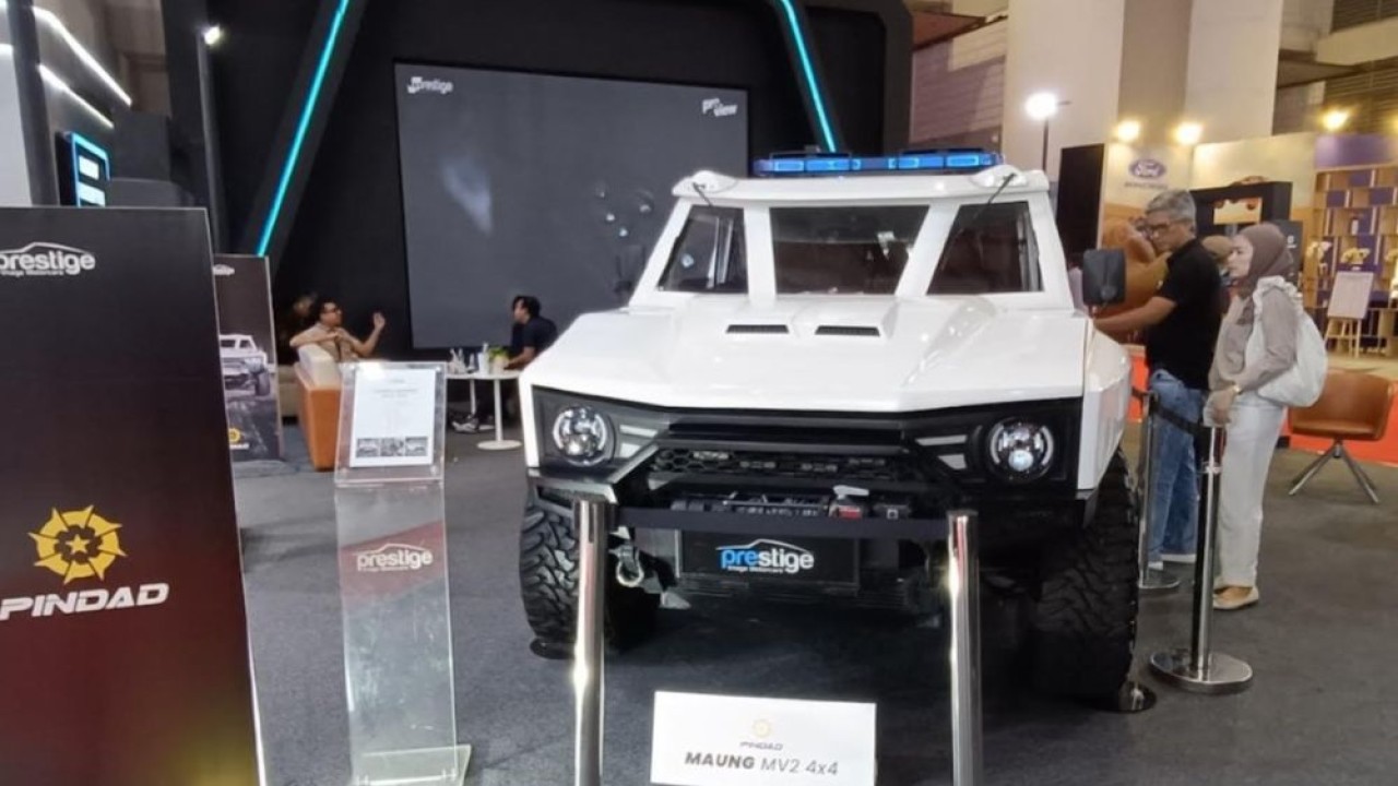 Pindad Maung MV2 4x4 mencuri perhatian pengunjung di IIMS 2026. (Foto: Adiantoro/NTV)
