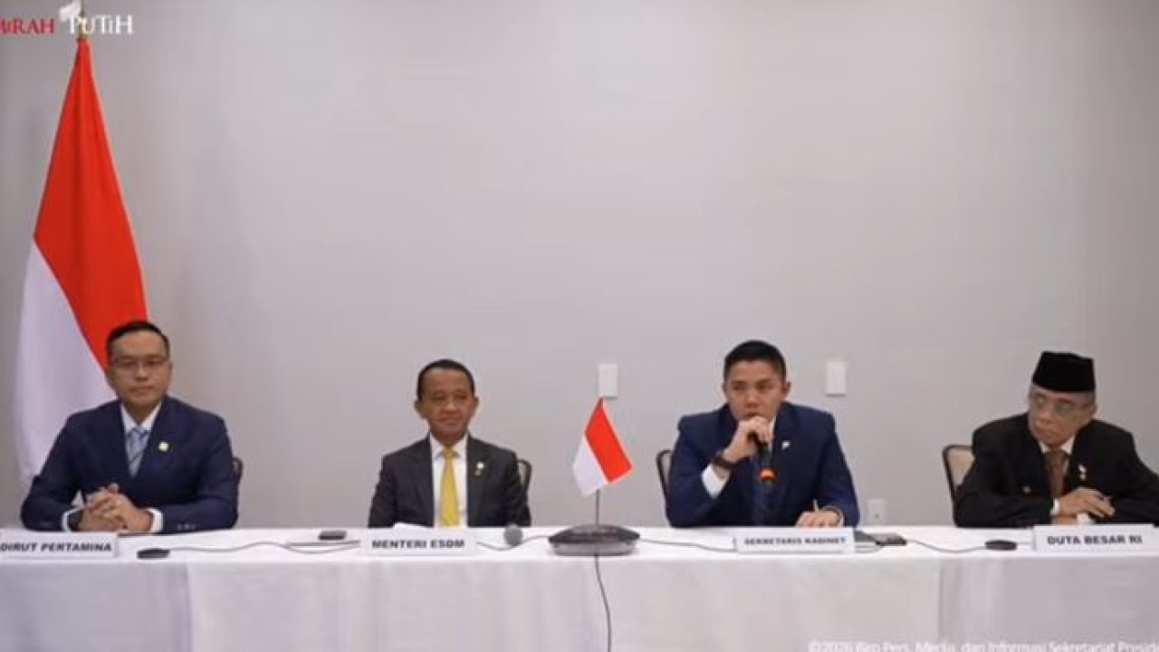 Menteri Energi dan Sumber Daya Mineral (ESDM) Bahlil Lahadalia dan Sekretaris Kabinet Teddy Indra Wijaya. (Istimewa)