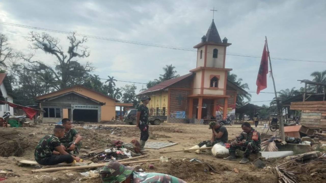 Kegiatan pembersihan Mesjid Shobu'ul Desa Hutagodang Kec. Batangtoru Kabupaten. Tapanuli Selatan, Sumatra Utara. (Foto: Dok/Istimewa)