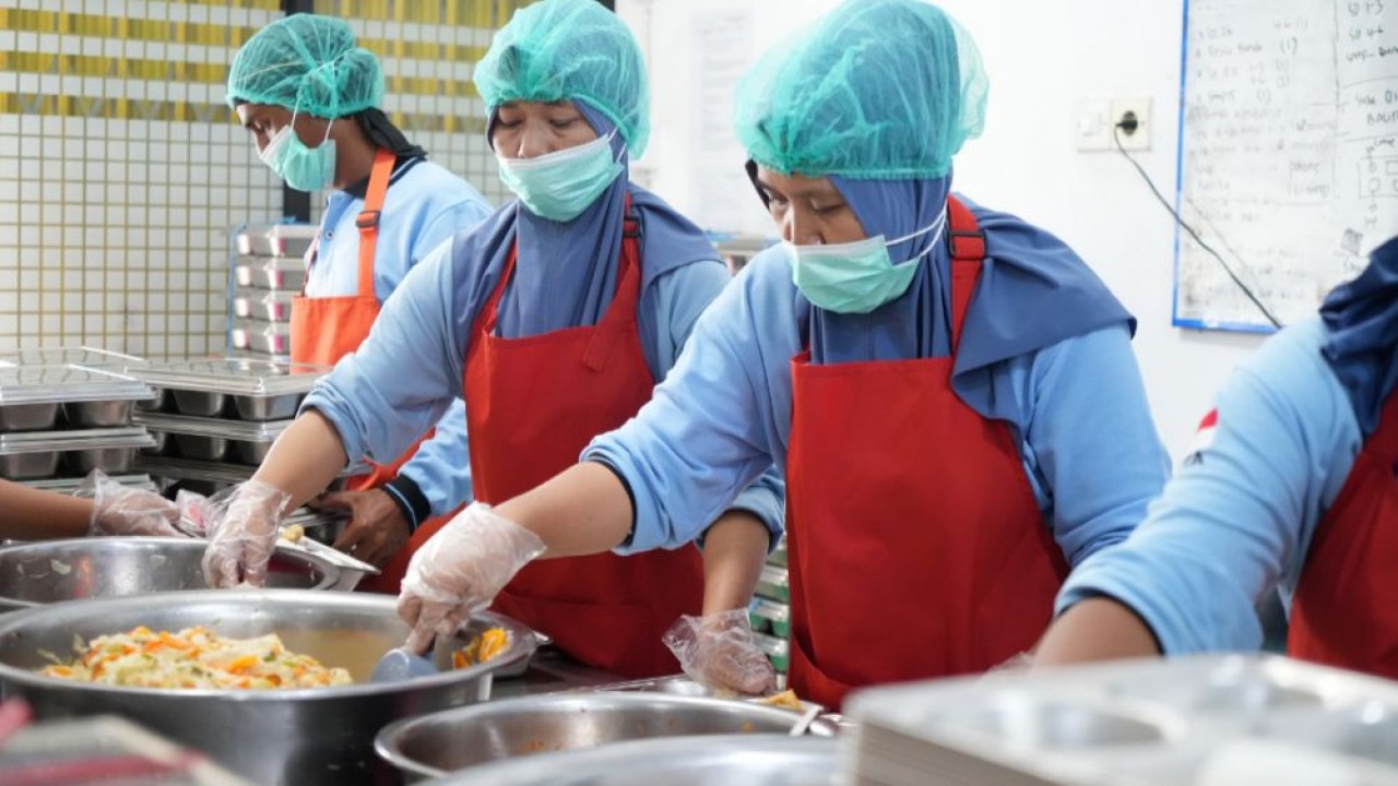 Para mitra BGN berinisiatif berdonasi untuk pembangunan ruang kelas sekolah di Sukabumi, Jawa Barat, yang kini telah mencapai Rp80 juta. (Foto: Dok/Istimewa)