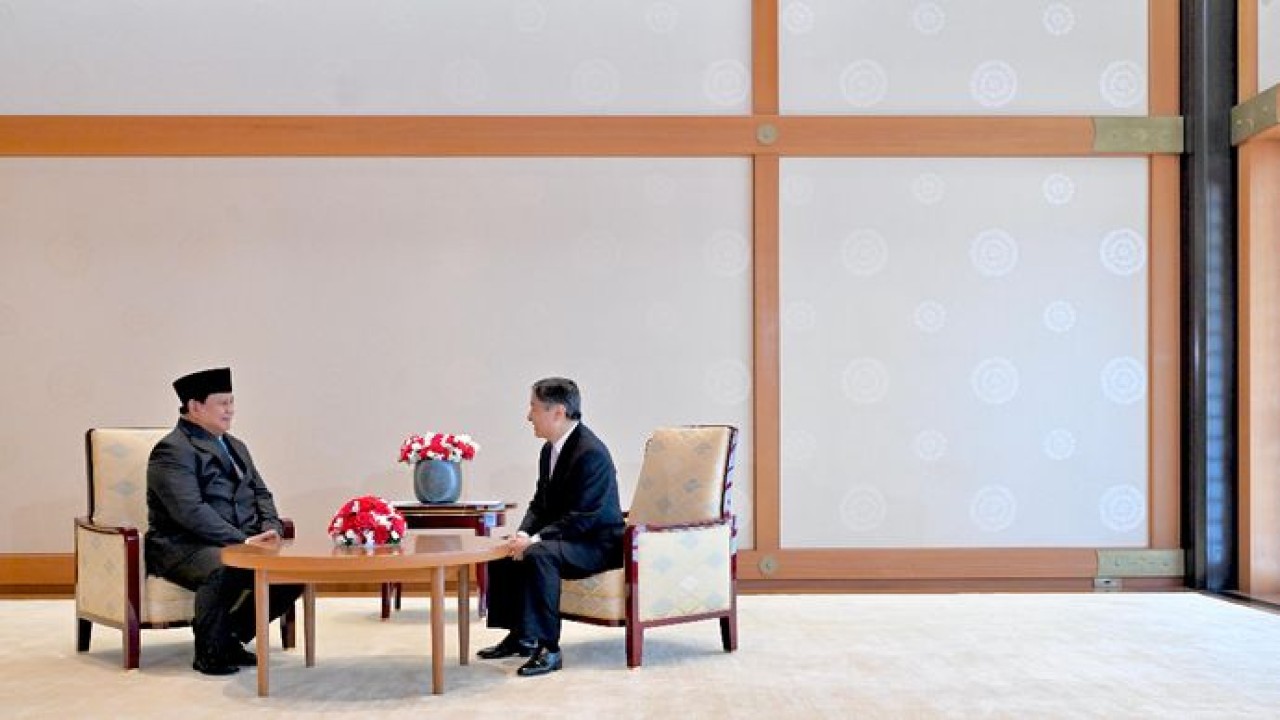 Presiden Republik Indonesia Prabowo Subianto melakukan kunjungan kehormatan kepada Kaisar Jepang Naruhito di Istana Kekaisaran Jepang, Tokyo (Sekretariat Presiden)