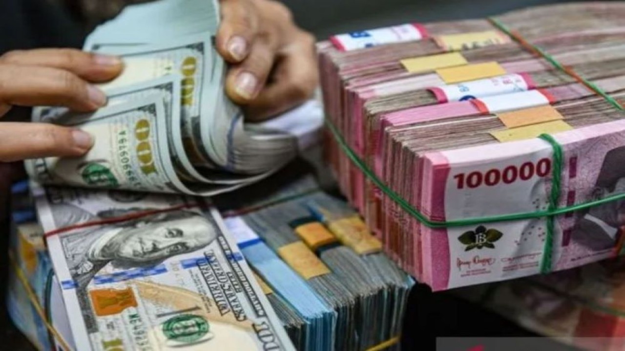 Mata uang Rupiah dan Dolar/ist